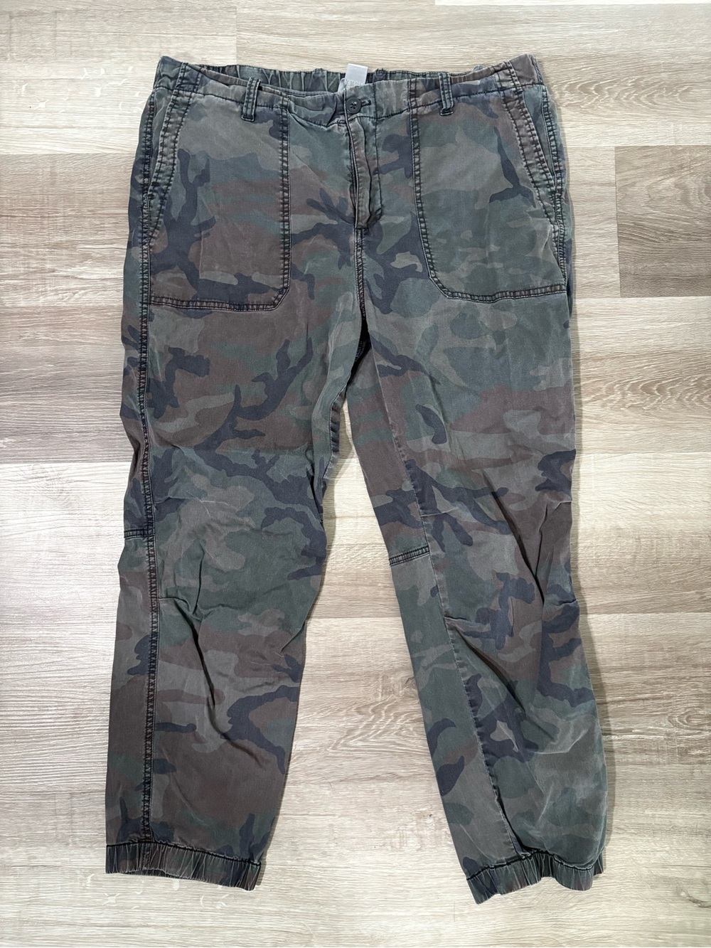 Chicos Women’s  Camo Utility Jogger Pants - Green Camouflage